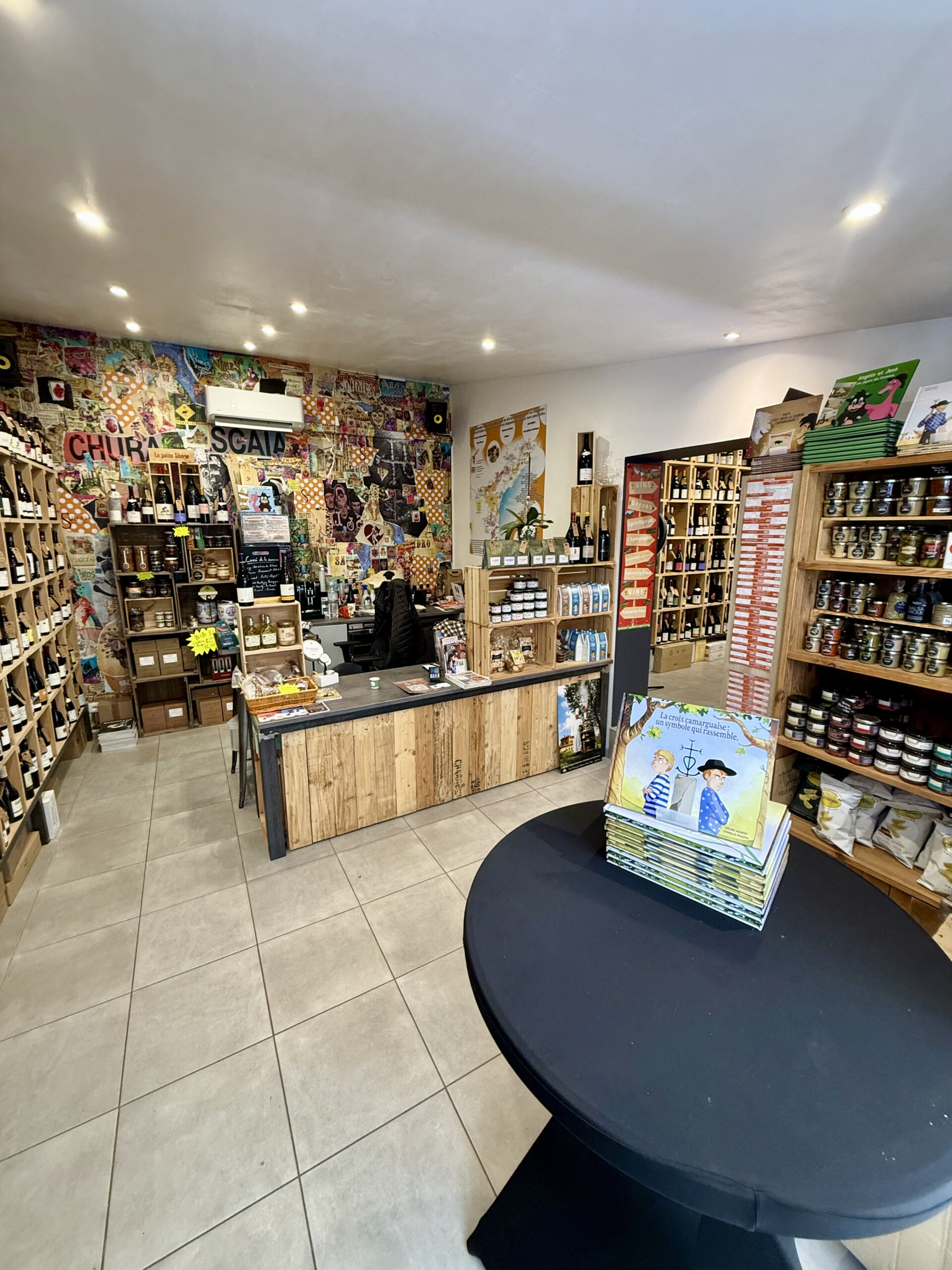 Intérieur de Sueño, cave à vin indépendante à Quissac dans le Gard