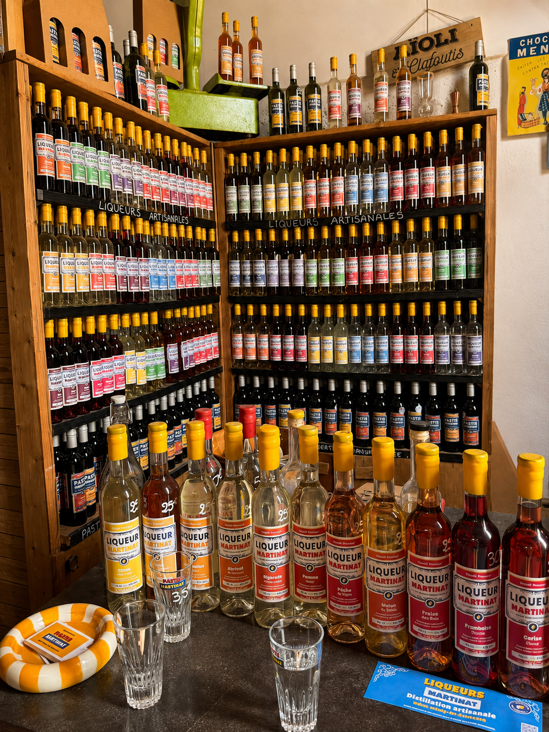 Gamme Martinat présentée dans la boutique de la Distillerie des Alpilles